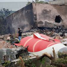 Infographic summarizing the Air India Flight 171 crash details, investigation timeline, aftermath, and FAQs in a clear and concise bullet-point format.